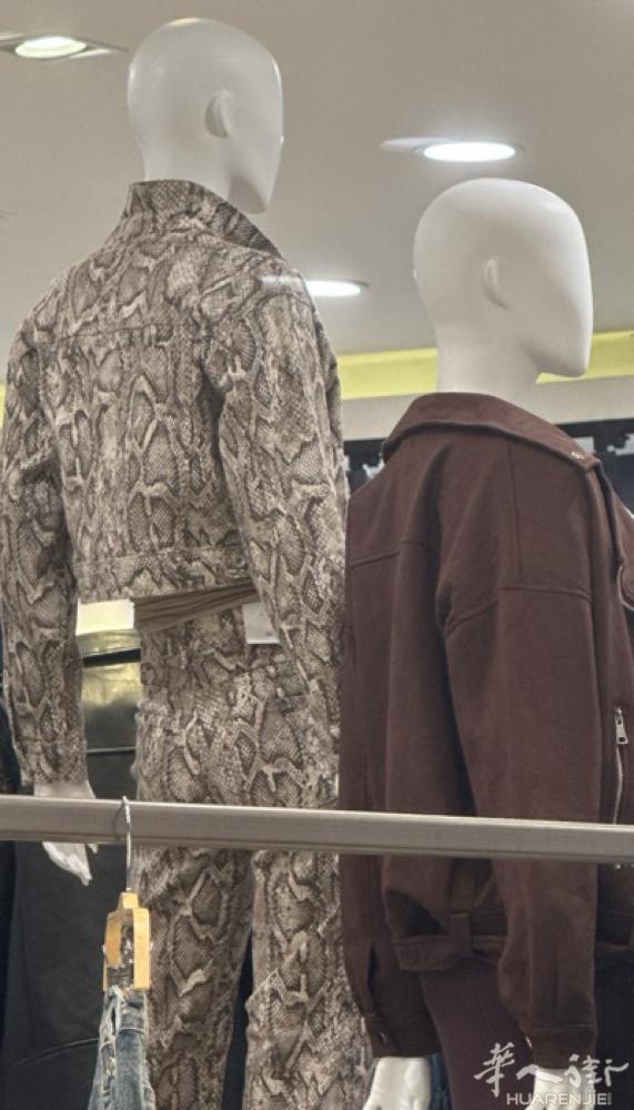 米兰第一商城服装店招女销售店员， 工作轻松待遇好，要求年轻会意语，3388760