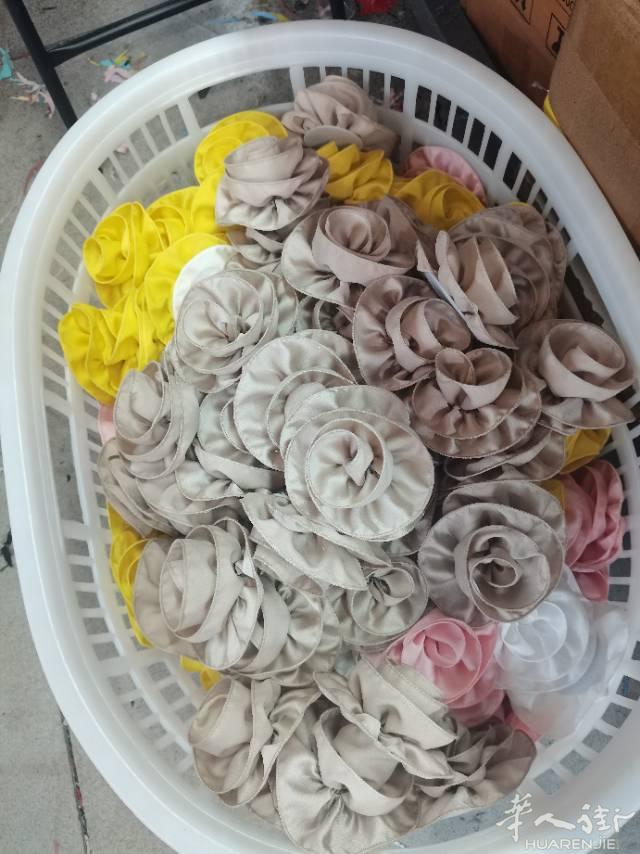 工厂专业做衣服的花找裁剪公司合作需要做花的老板联系