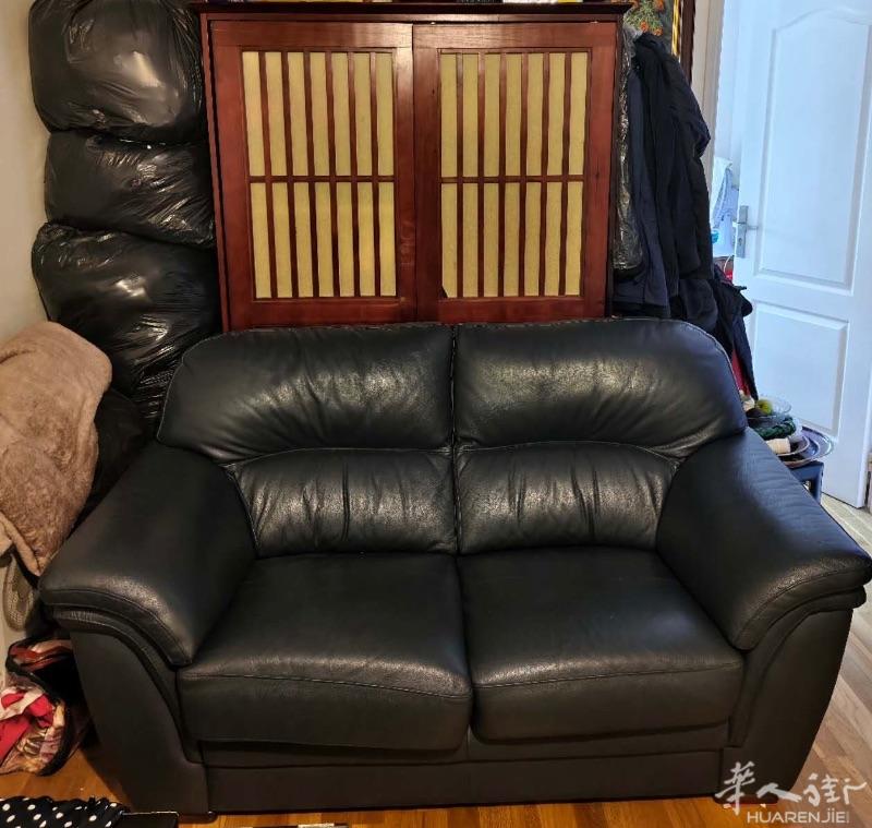 全真皮双人座沙发出售，有需要联系06 62 96 63 85