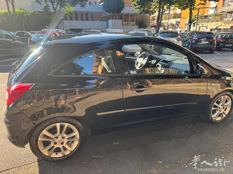 出售一辆黑色二手Opel Corsa 柴油手动挡