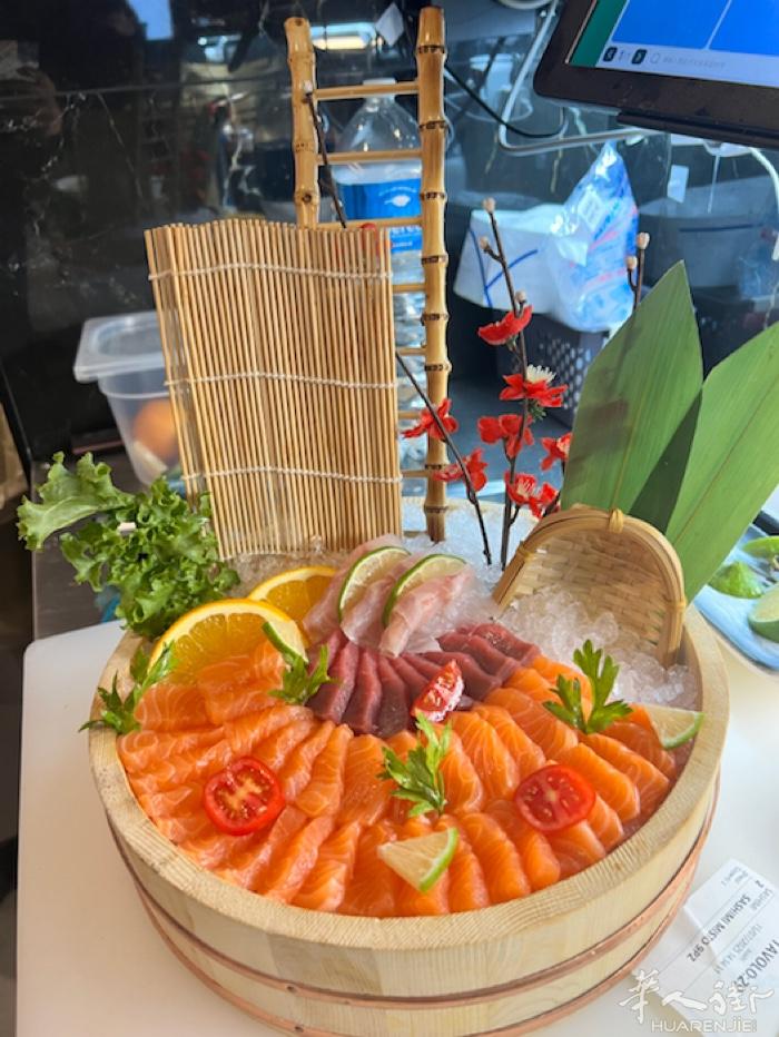 找熟练maki，寿司学徒，各一个，餐馆位于海边，平时不忙，工作环境好，需要联系电