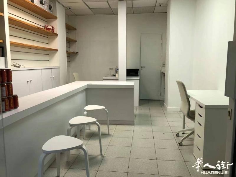 Belleville 地铁口店铺转让 房租800欧/月 位置好 无烟囱.