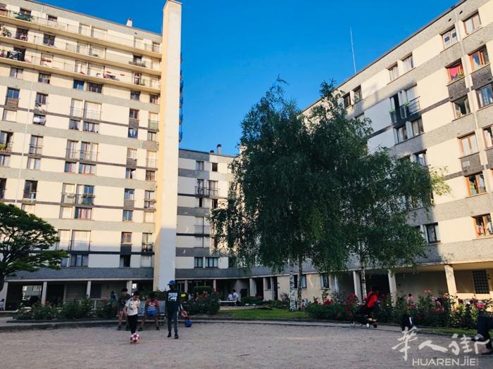 房东直租 位于Mairie d’Ivry 的公寓4室1大厅双卫生间洗手间。现出租