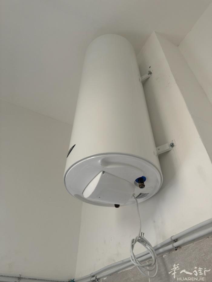 出200L电热水器一个，9.5成新才用了半年，现在换gas热水器了，所以便宜卖了