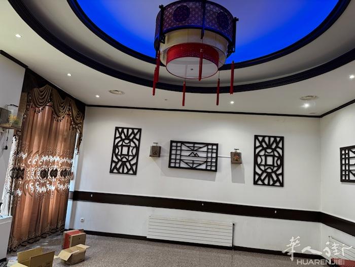 42省Saint chamond 市火车站附近店面出租，以前是点单中餐馆，因经营