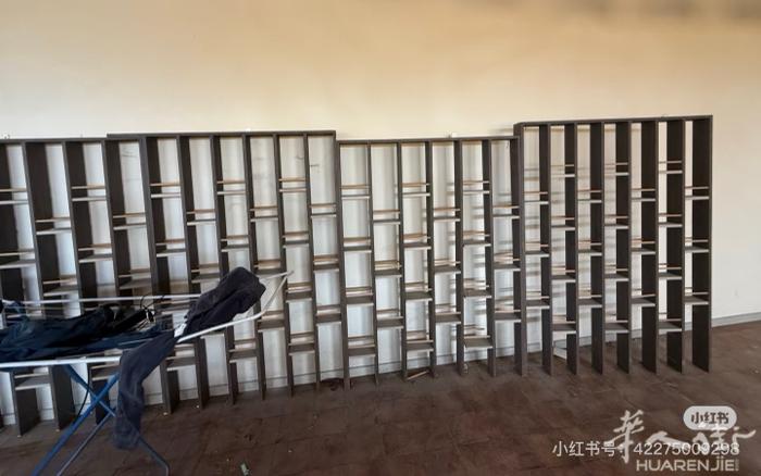 这里有六七个木头架餐馆装饰用的130宽❌180高，免费送有谁要拿走。免费过来拿走
