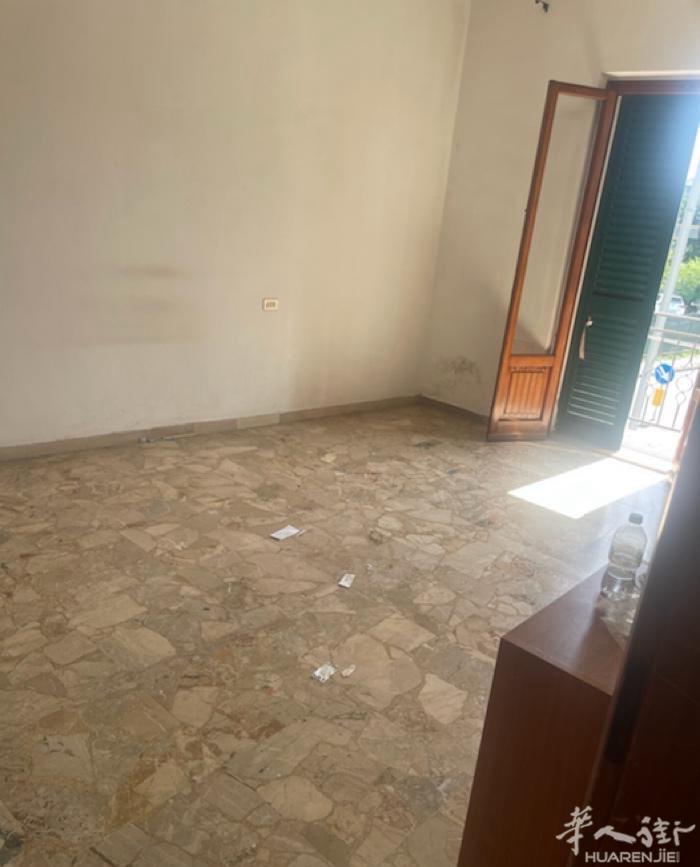 galcina靠近高速路口整房出租 二室一厅（厅可当大房间）一厨一卫一阁楼一阳台