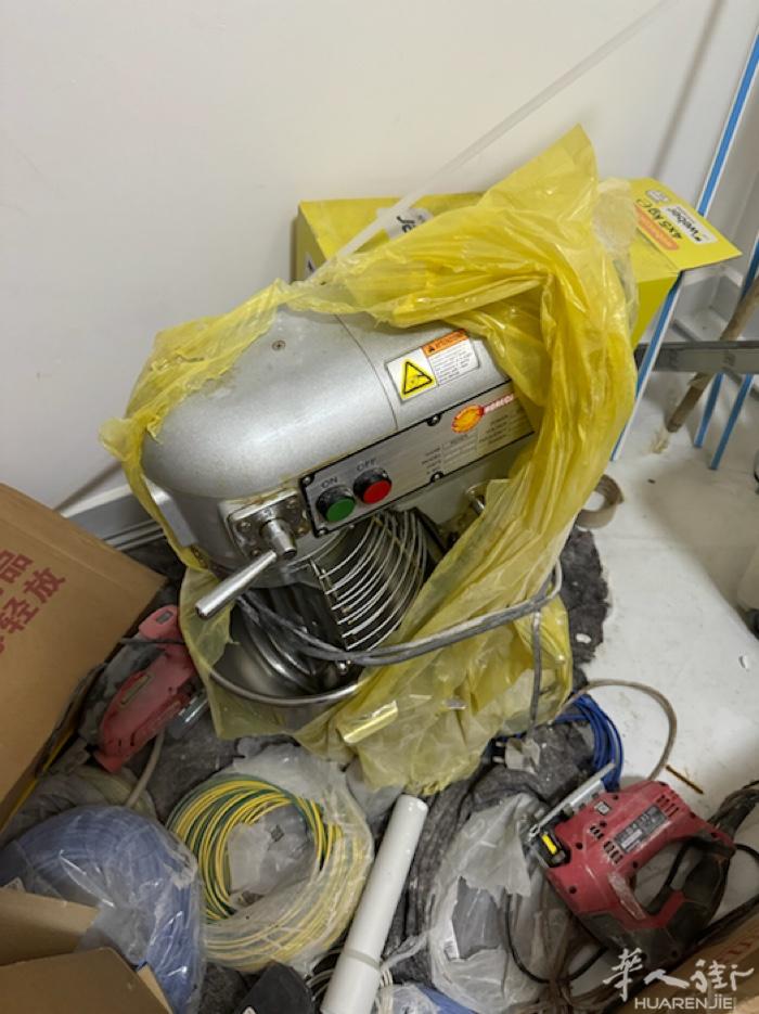 米兰9成新拌面粉机器2个