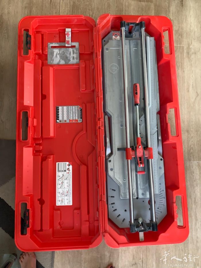 Un couteau pour couper les carreaux