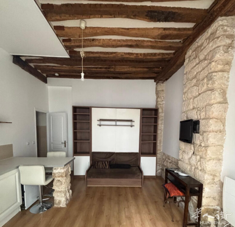 ⬇️降价了❤️巴黎市中心的稀有房源🚇三条地铁🏡巴黎2区二手studio🏠23M²售价250 000💶‼️住宅位于备受青睐的 Sentier 街区核心地带