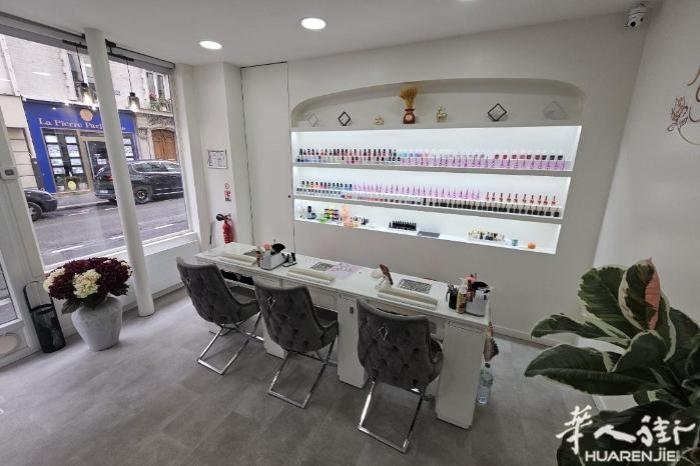 17区近地铁口，因个人原因有美甲店转让