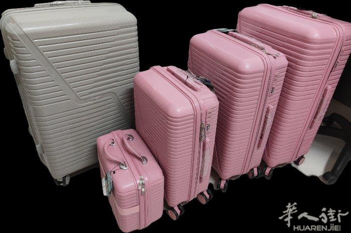 嗨  大家好  旅游的季节到了  我家有旅游工具给大家分享  给你们旅游带来轻松