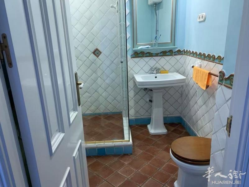 https://att.huarenjie.com/attachment/information/20250728/1753717979829694.jpg
