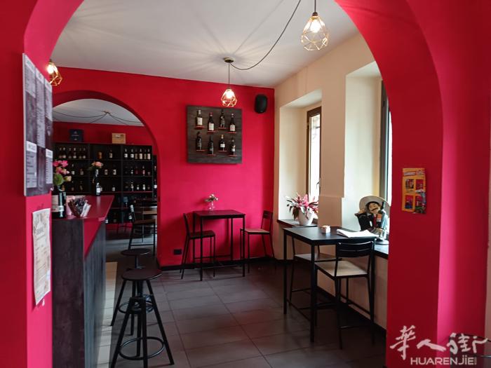 Cologne出售店面  出售营业中商铺，因家庭原因转让。 生意经营状况良好，拥