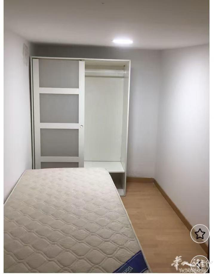 usera中华超市边房东直租单人房特惠价280，押