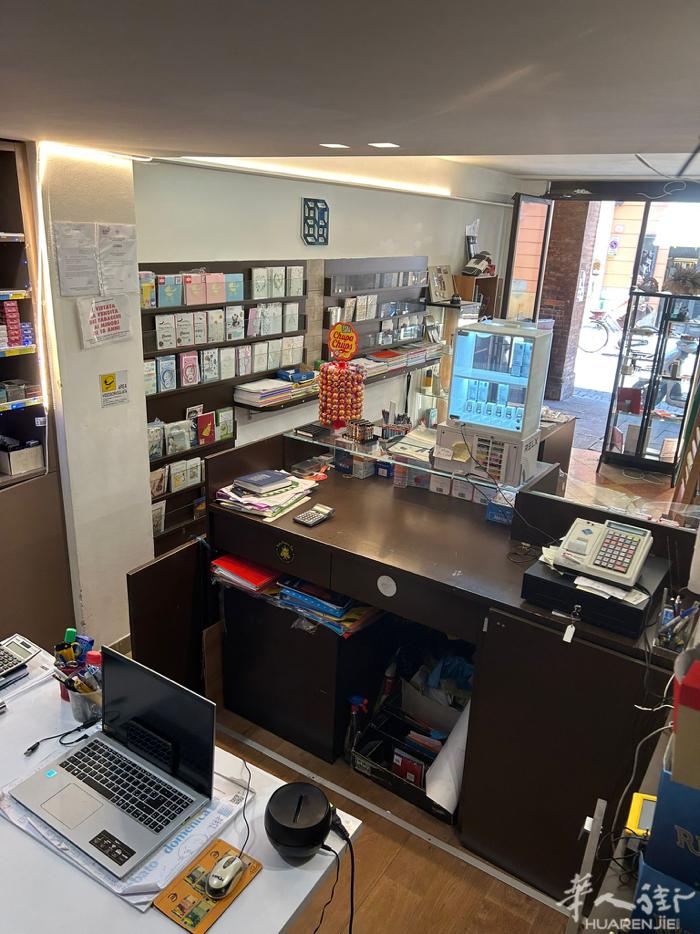 Modena 出售烟草店  私人电话☎️：‪+39 338 323 7503‬