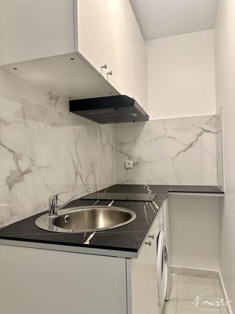 94省,Villejuif(94800) (ID：205473) 12平的 studio  房间数1  卧室数1  有家具