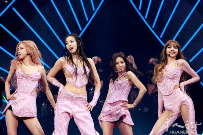 BLACKPINK⚫️ 8月6日米兰演唱会 还最后1张普通门票转让 wx:A
