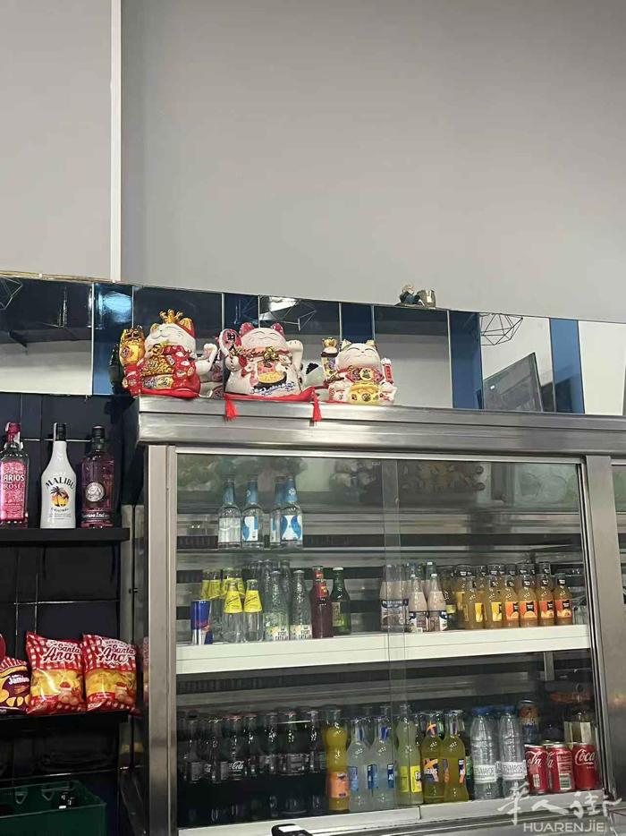 zaragoza 酒吧带厨房（老虎机公司的店）。  适合两夫妻。  有意者面谈