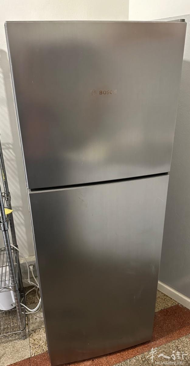 出售 很新 BOSCH 冰箱， 米兰市 价格 160欧
