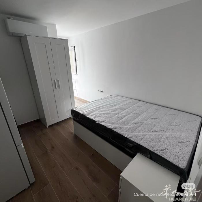 超级特价！！！ 短租一个月！！！ 八月起租！！！ 房东直租 ！！！三套单身公寓出