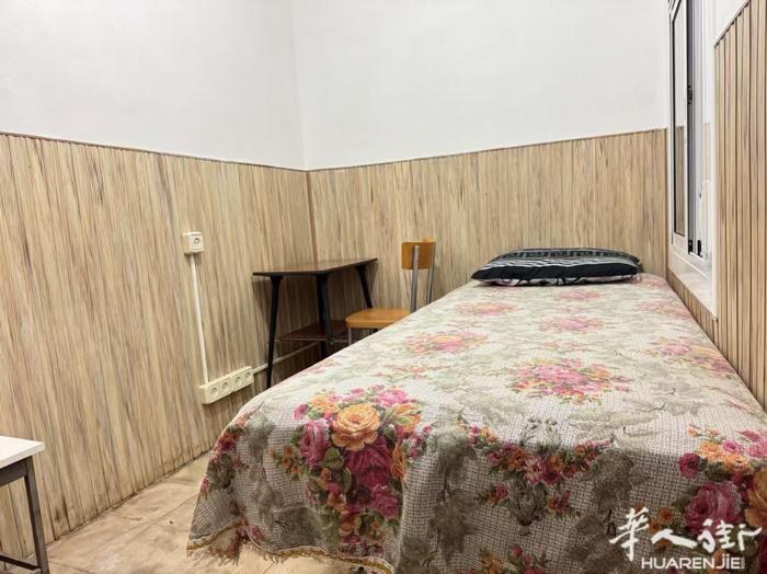 Bacelona单人房出租，住家人少，安静，附近有超市，药店，吃的，健身房，停车