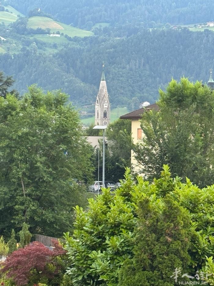 bolzano 地区 诚招跑堂一名，环境好，待遇好。联系微信gaiji888