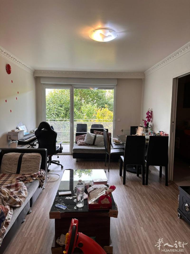 93区 81rue JacQues salavatory 93300 aurbrvilliers 2房1厅十凉台车房出租电0629991572