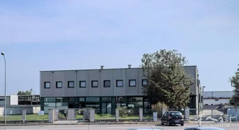 Rovigo附近正规布衣工厂连机器转让住家在楼上，
