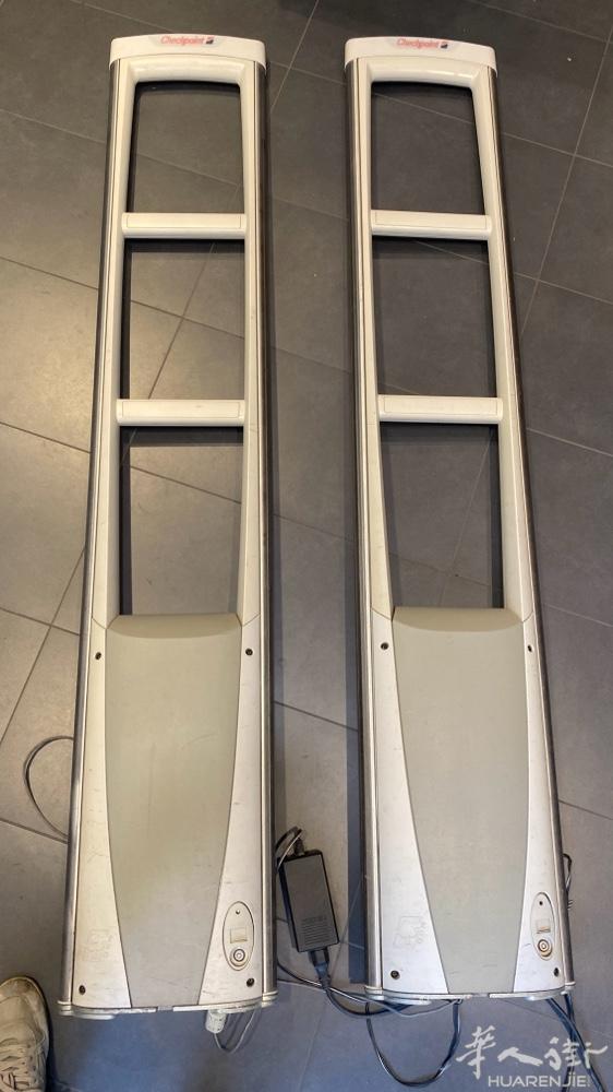 转让二手服装店防盗器和防盗扣，有意请联系，联系电话3881003388