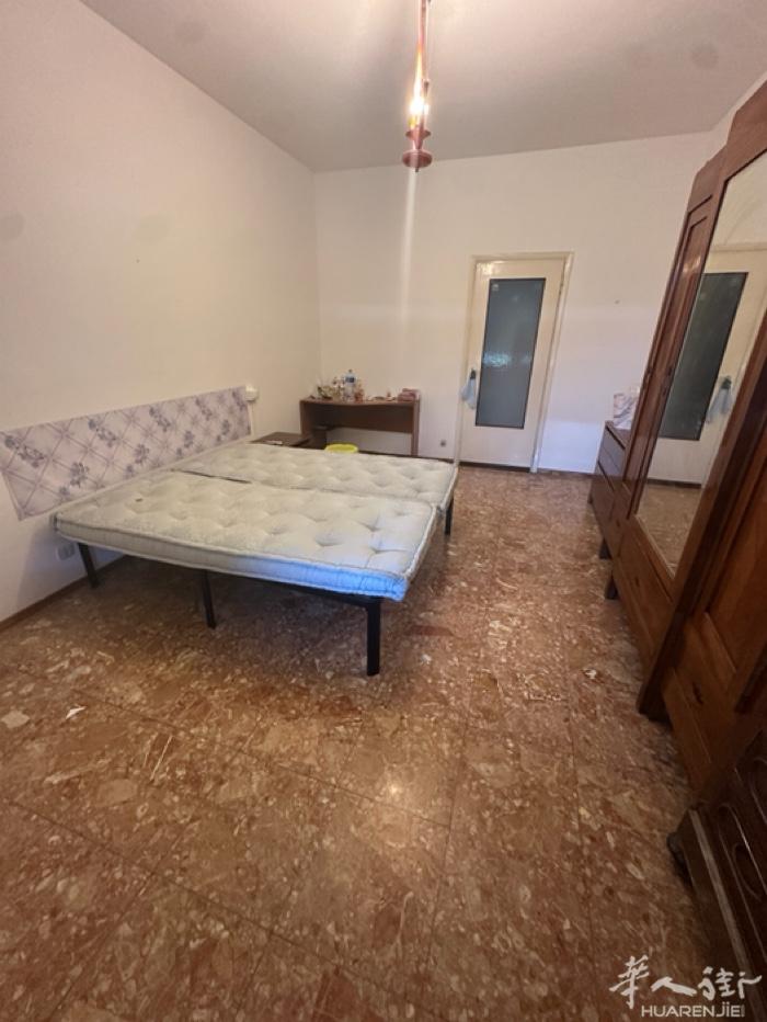 Cernusco sul Naviglio 即日起出租一个单间，押金一个月。详情