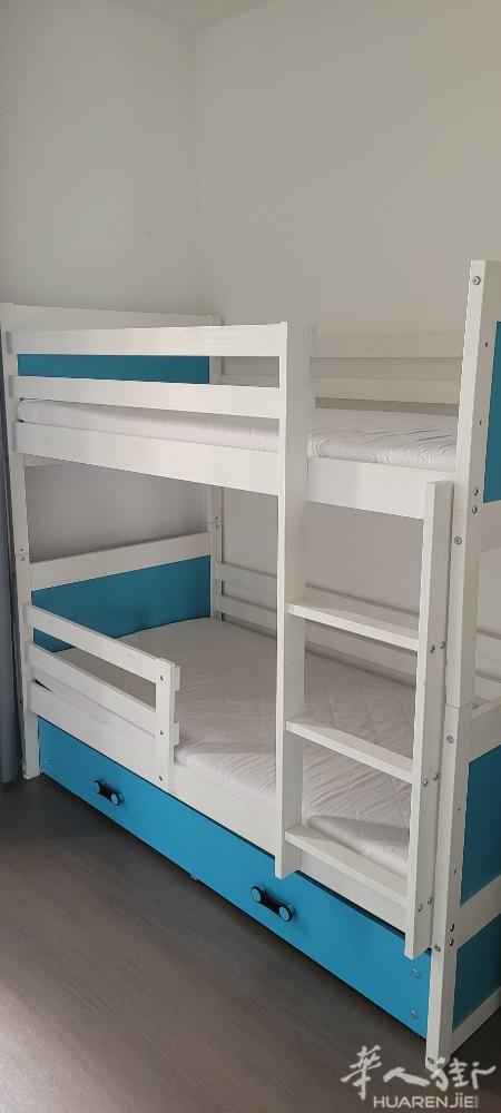出售二手上下铺，带床垫 120€ 床 80×160 需要请电:064652339