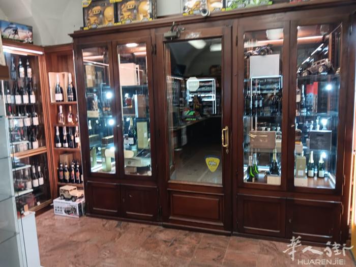 bellissimo bar in un paese vicino cuneo