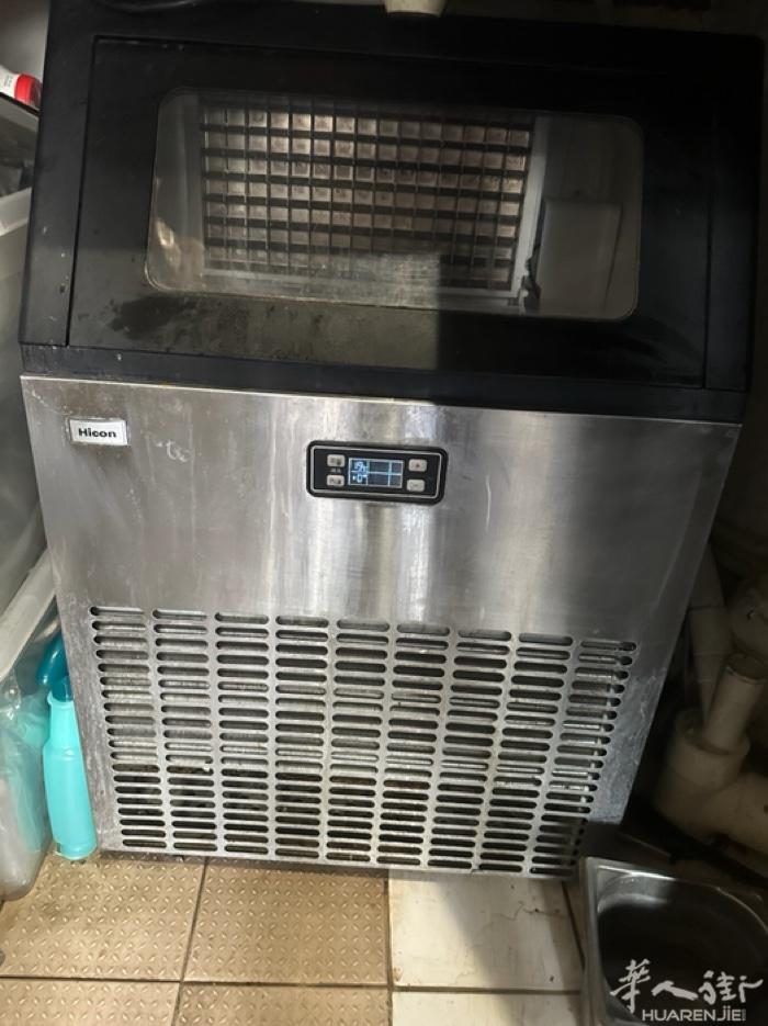 奶茶店设备出售，全新摇摇机150欧，日产150公斤制冰机400欧，9层新封口机1
