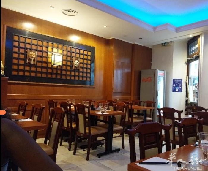 巴黎市中心75001餐馆因即将退休出让，适合各种各样歺饮型式，特别是美食中餐，欢