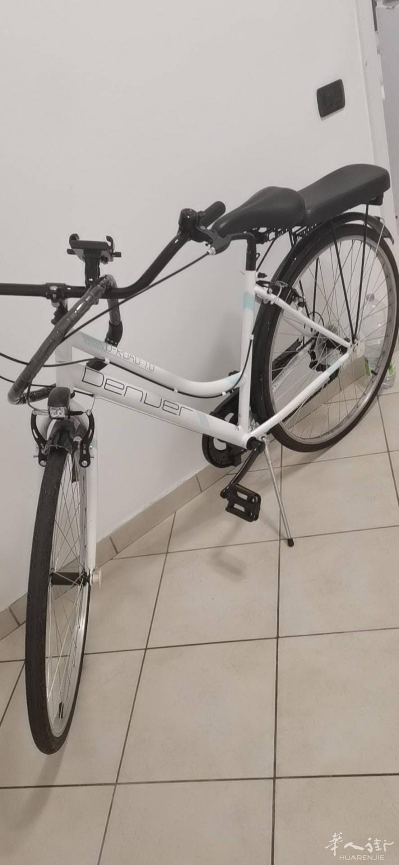 两个门小冰箱60欧元，自行车9.9层新，车锁，手机