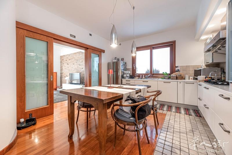 https://att.huarenjie.com/attachment/information/20250804/1754298396207457.jpg