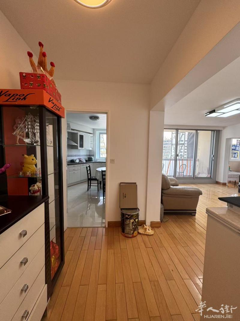 🏡小巴黎19区Crimée二手高层公寓🏠状态极佳三房一厅85M²仅售540 500💶房屋位于公寓10楼