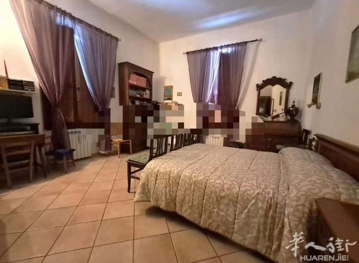 Via bologna 落地房出售三室一厅140平方+50平方大露台售价21.5