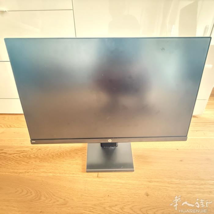 卖一台HP 24W显示屏, 9成新，40 €， 有意者请联系0646158210