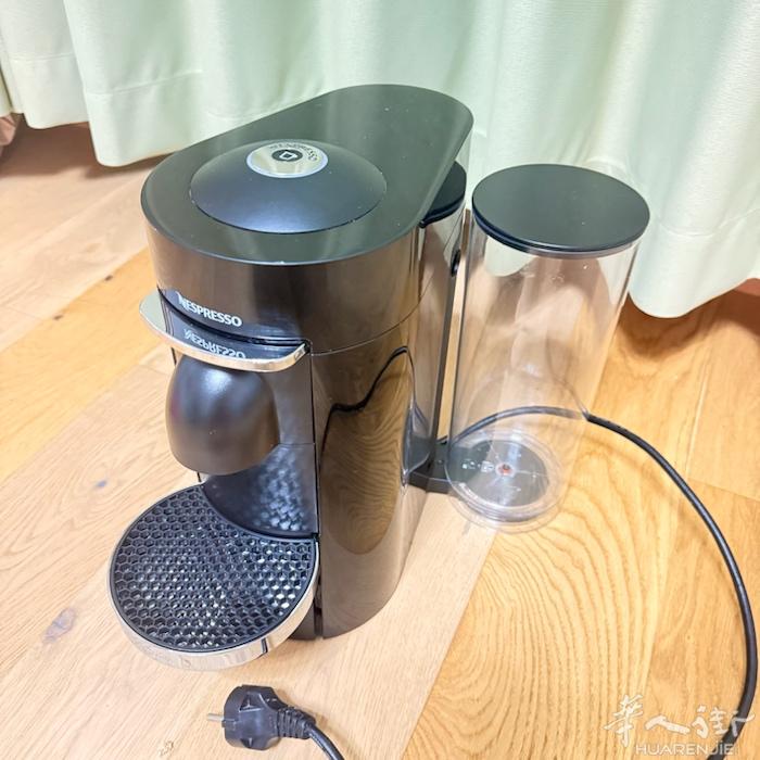 卖一台NESPRESSO的café机，几乎全新，40 €，有意者请联系06461