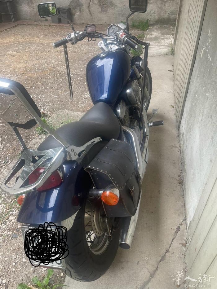 个人一手摩托车 本田 Shadow VT 600，9成新 有很多零件可赠送  真