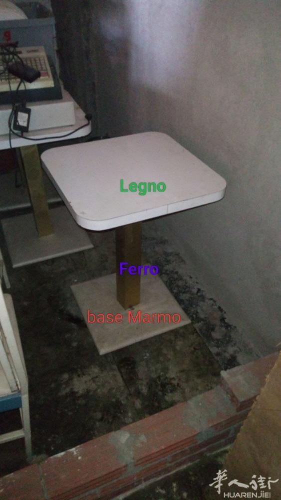 svuoto magazzino  tavoli a base di Marmo