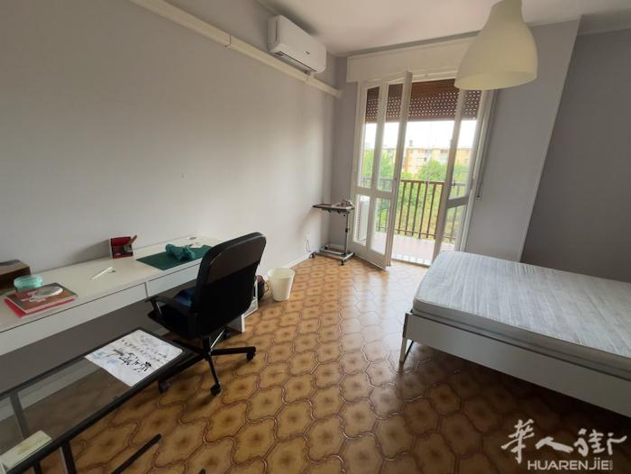 🔴Bonola地铁口出租单间6分钟 8🈷1起租 室友女生学生 【户型三室一厨