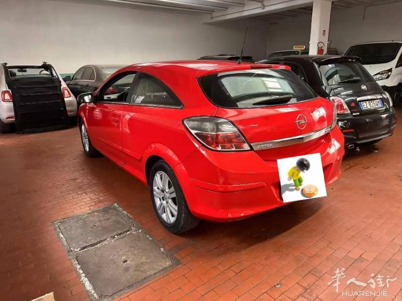 米兰，卖车卖车，汽油车，不是自动挡车，手挡车。已开