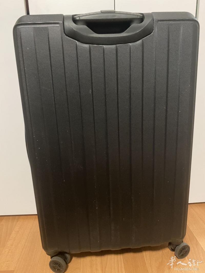托运硬壳黑色行李箱 75·45   仅使用过一次