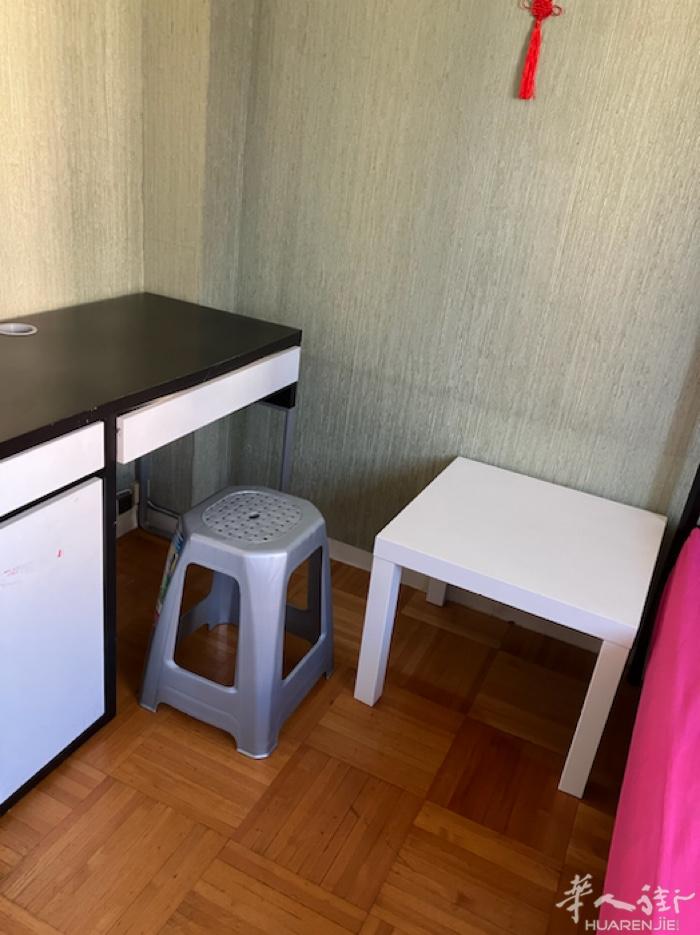 有个房间出租，家具，家电，网络设备齐全，房子带有电梯，冬天24小时中央供暖，找有