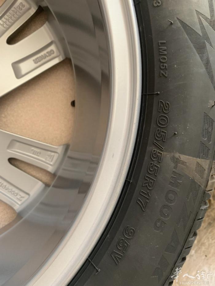 全新带钢圈四只冬节胎出售 型号 205/55R17 95V在米兰联系号码3277