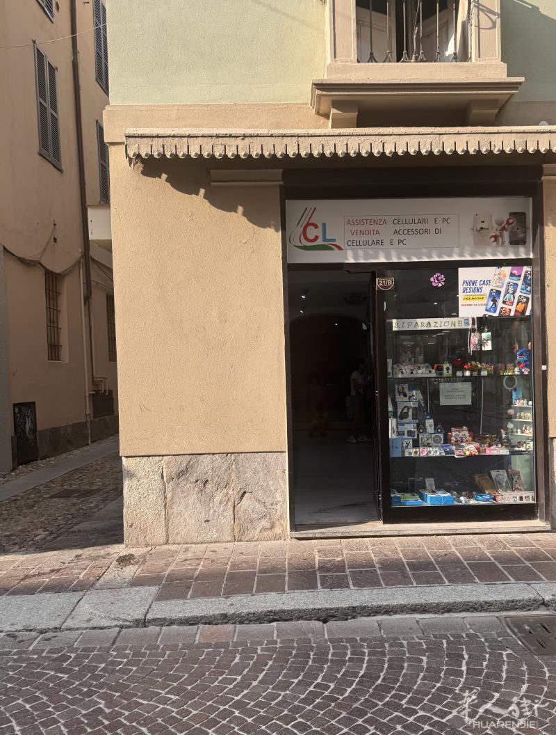 手机带配件精品店。低价装让。