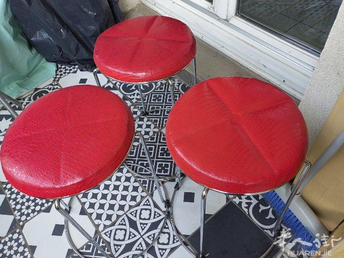 闲置物品甩卖！凳子五欧一个供三个、保温瓶两个各八元、蒸架一个两元！不绣钢漏盆五元